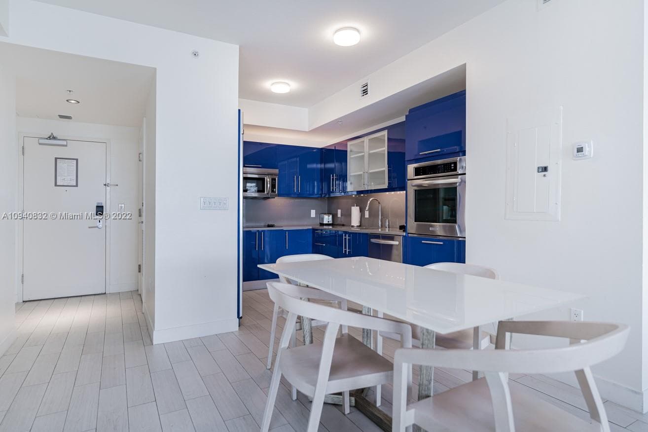 3101 Bayshore Dr 1402 photo 9