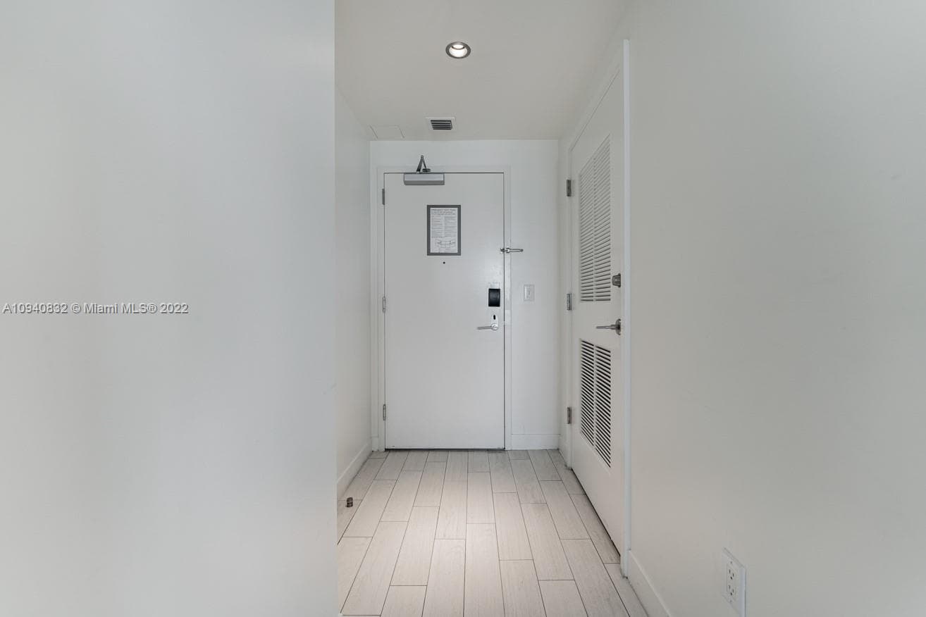 3101 Bayshore Dr 1402 photo 8