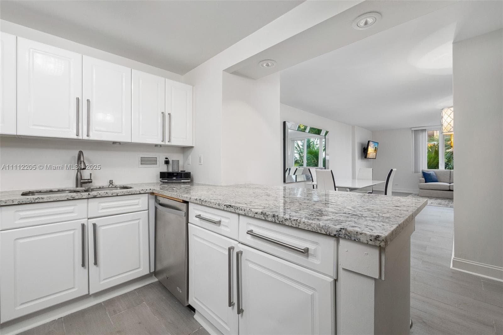 2301 Collins Ave 328 photo 8