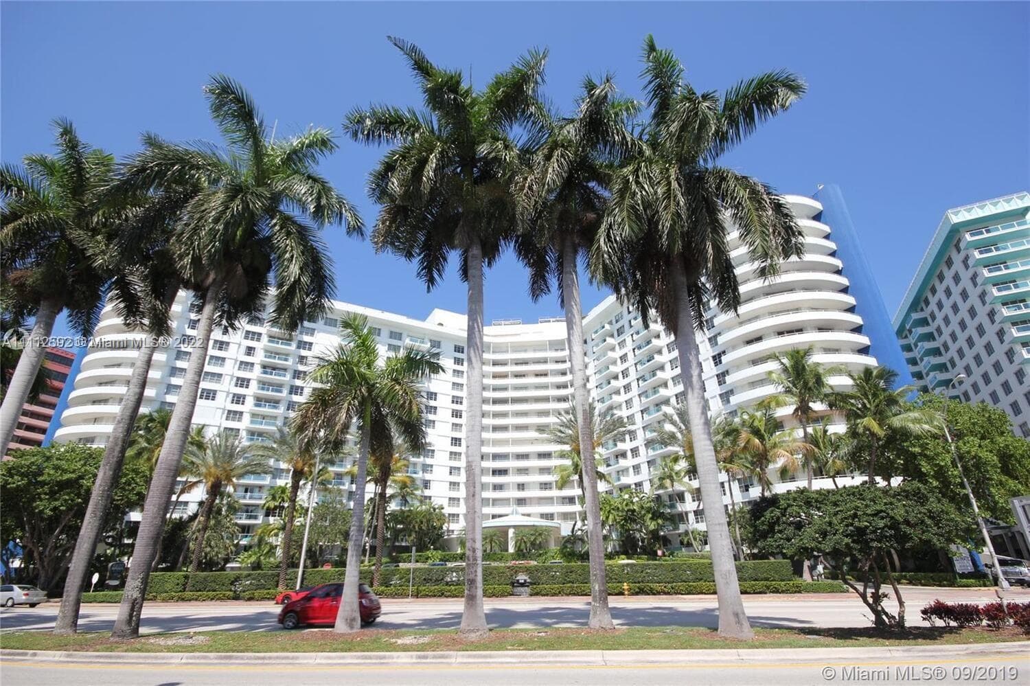 5161 Collins Ave 210 photo 2