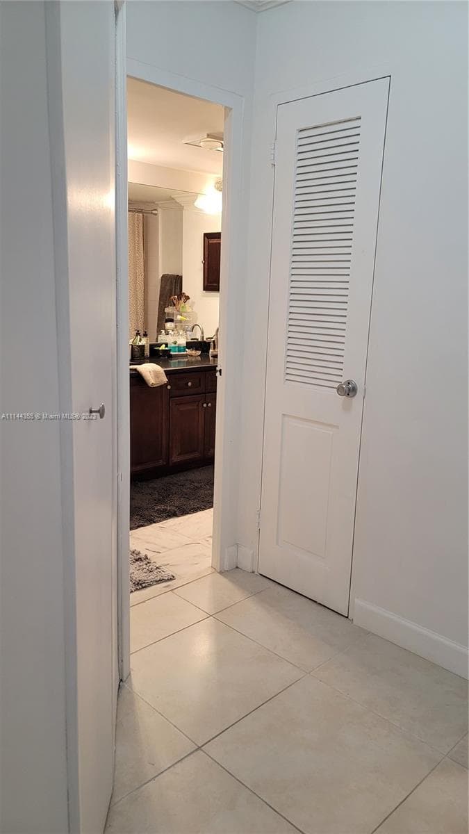 3430 Galt Ocean Dr 506 photo 9