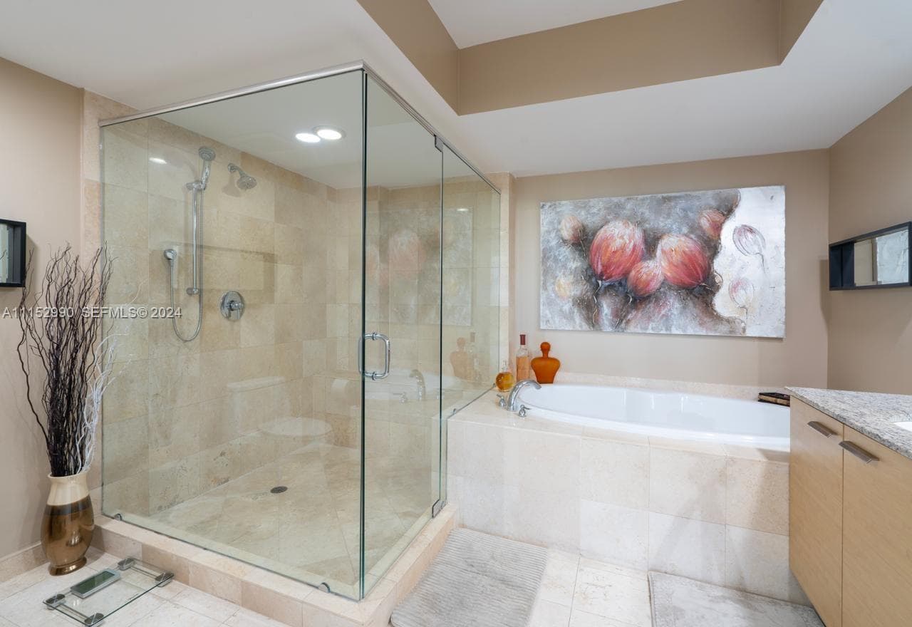 1830 OCEAN DR 4710 photo 11