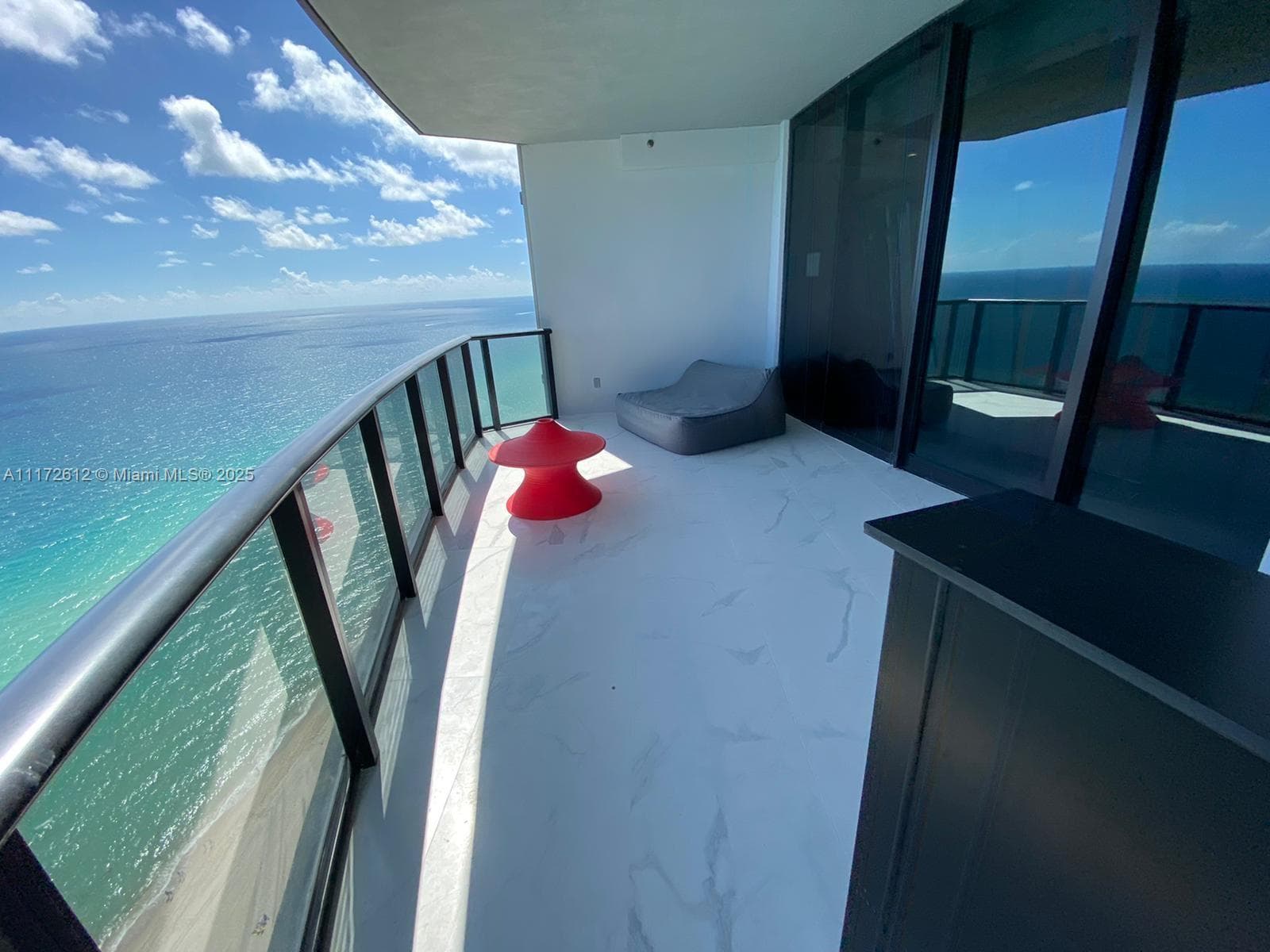 18555 Collins Ave 3
