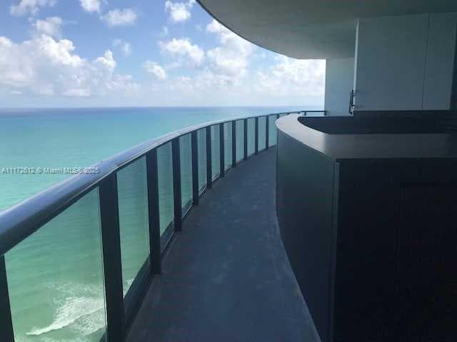 18555 Collins Ave 4