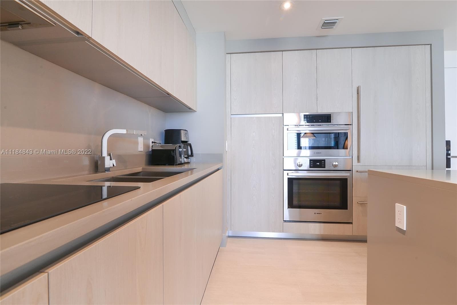 4010 Ocean Dr R1405 photo 10