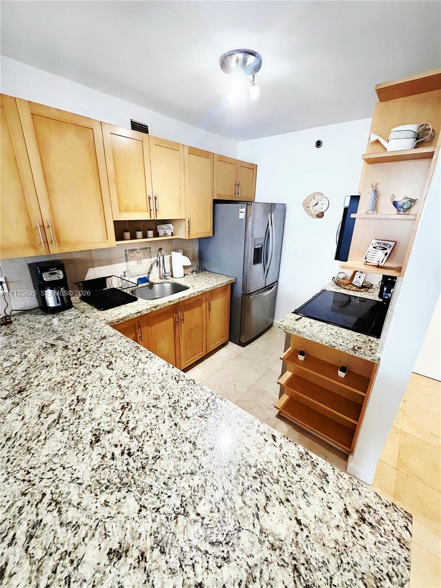 100 Lincoln Rd 1243 photo 6