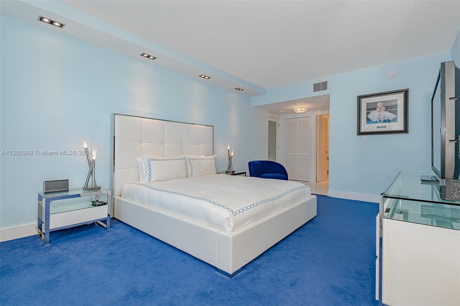 2301 Collins Ave 1506 photo 13