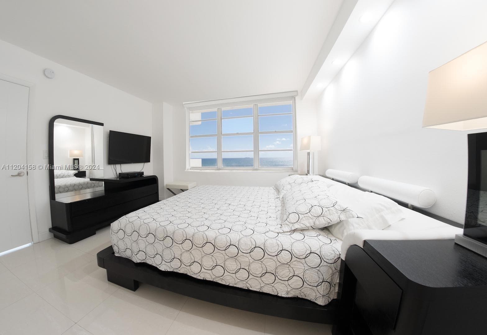 5601 Collins Ave 1603 photo 4