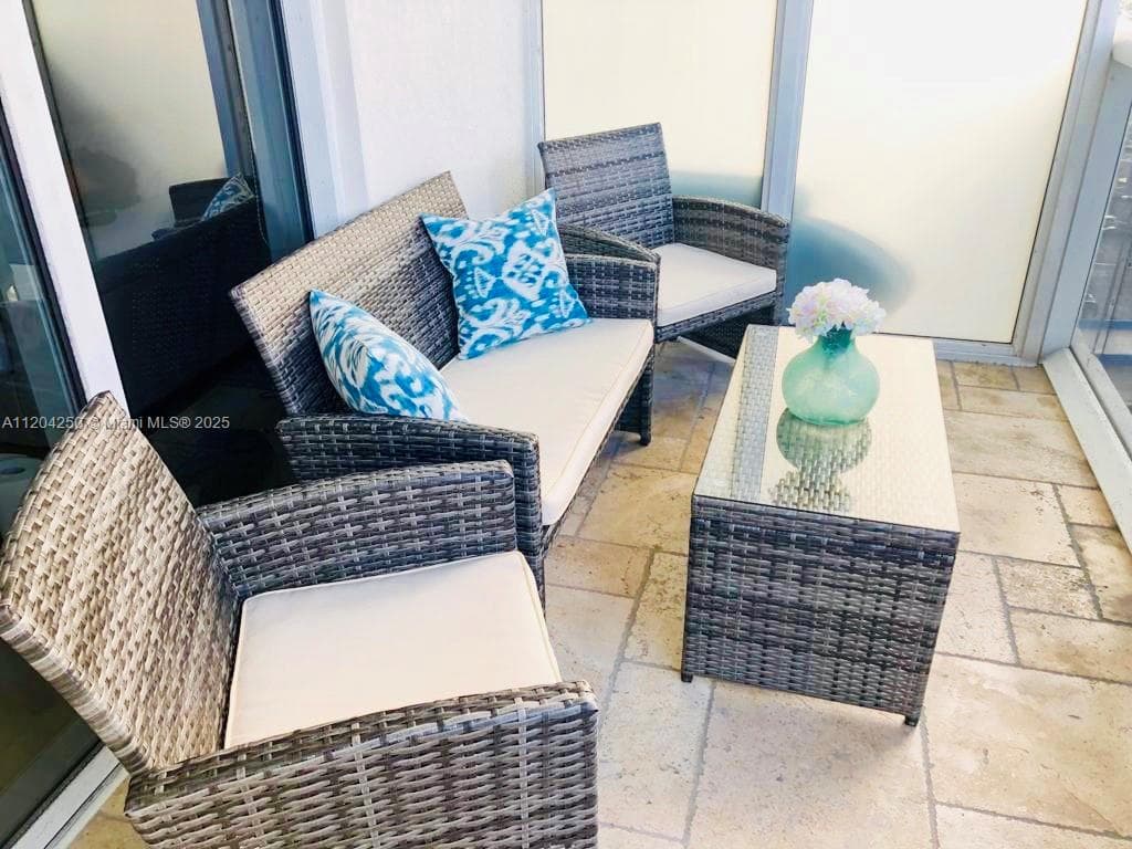 1830 S Ocean Dr 1709 photo 3