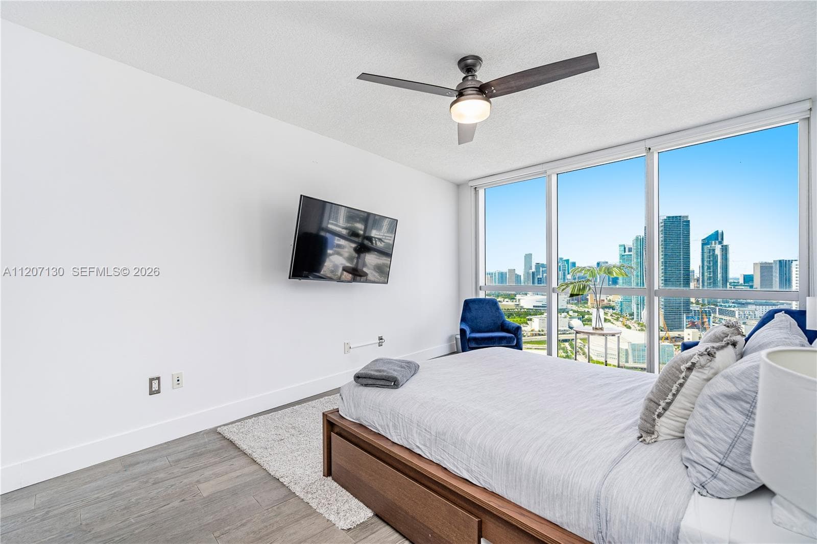 1750 N Bayshore Dr 3914 photo 17