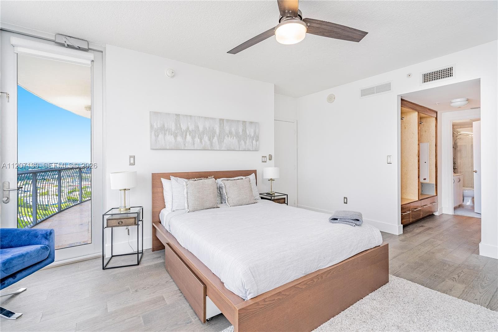 1750 N Bayshore Dr 3914 photo 18