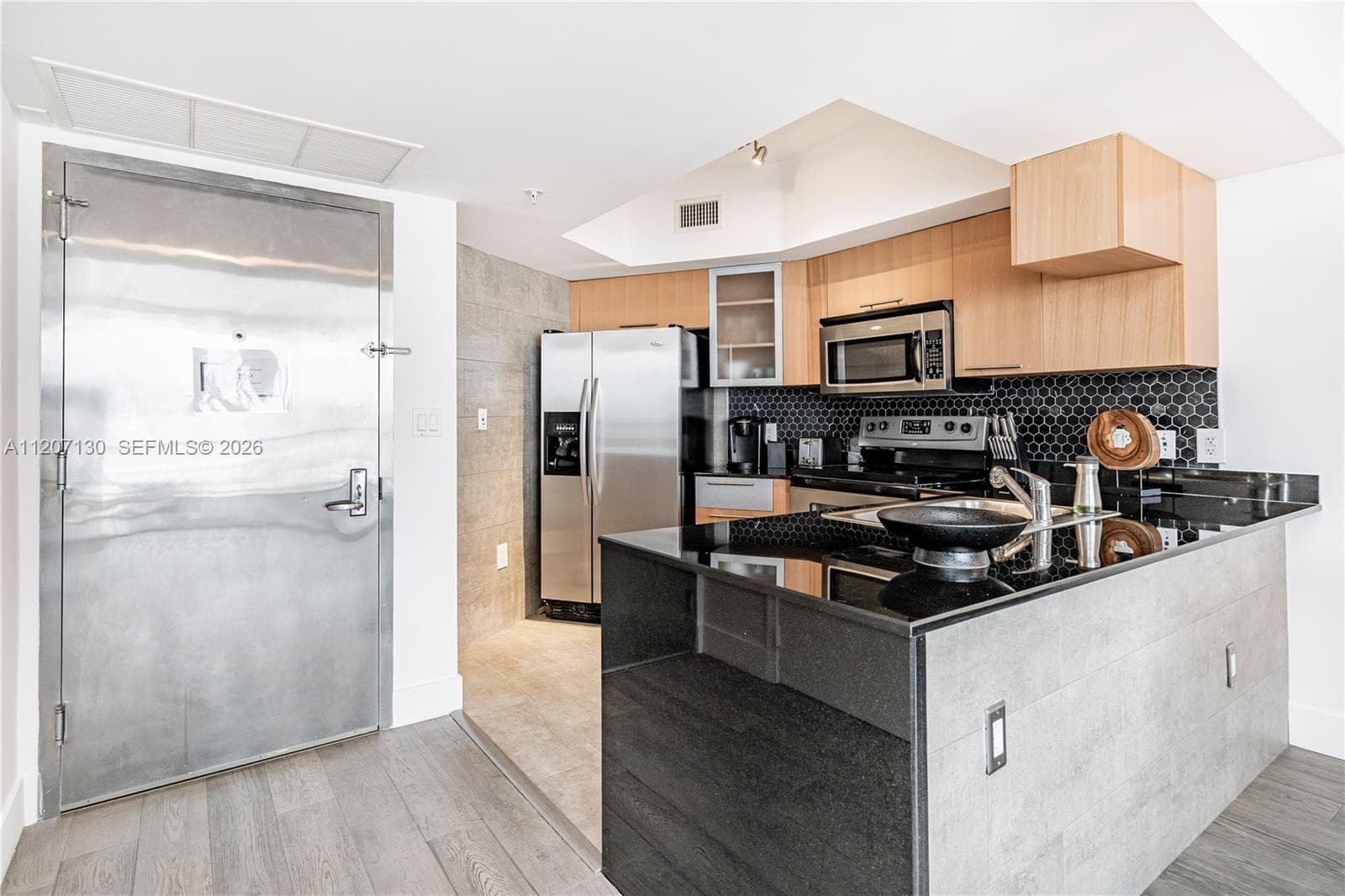 1750 N Bayshore Dr 3914 photo 4