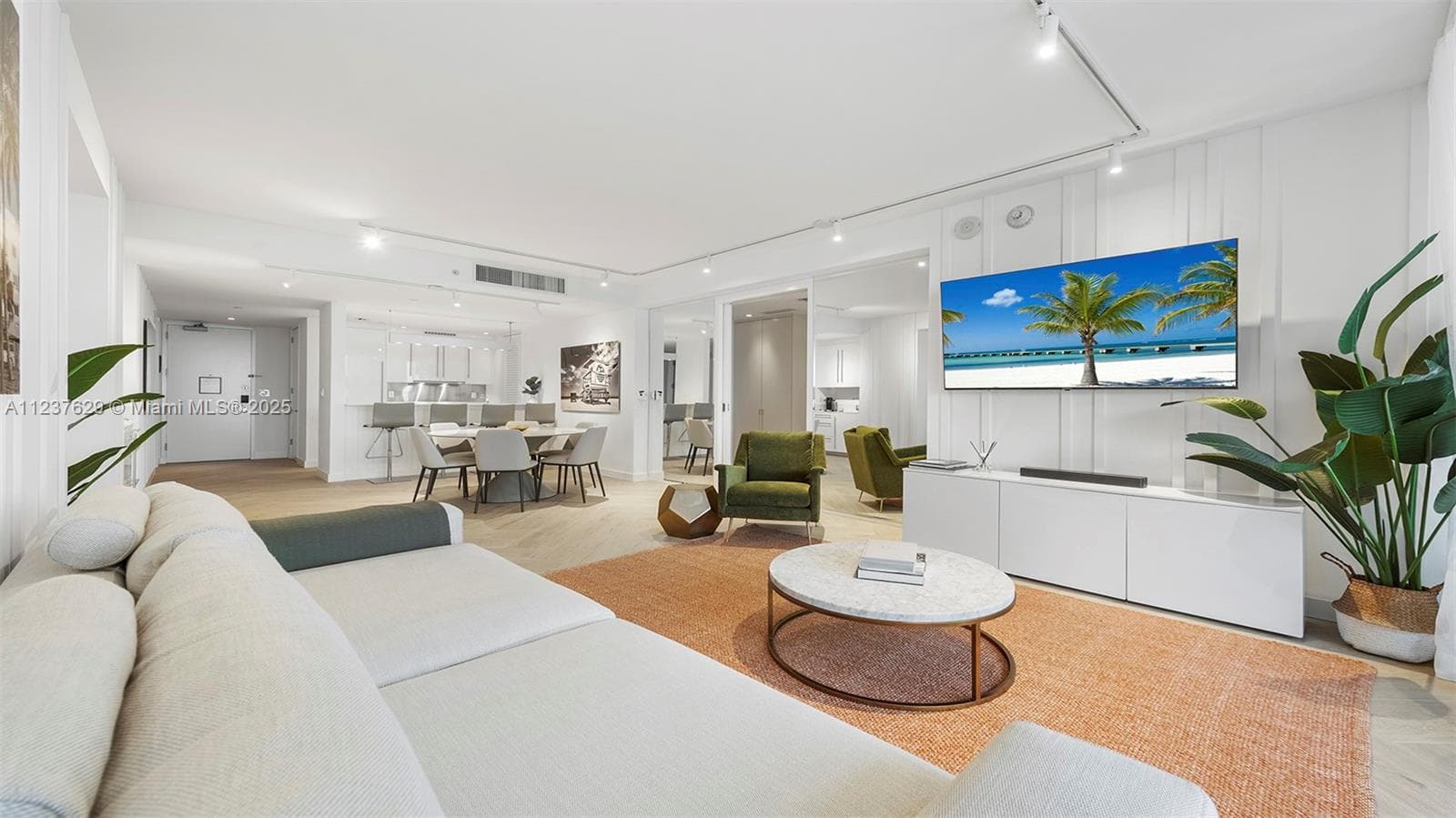 2201 Collins Ave 804 photo 8