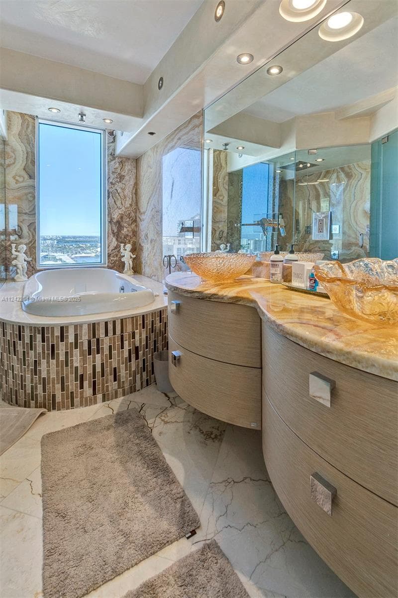 16699 Collins Ave 2508 photo 14