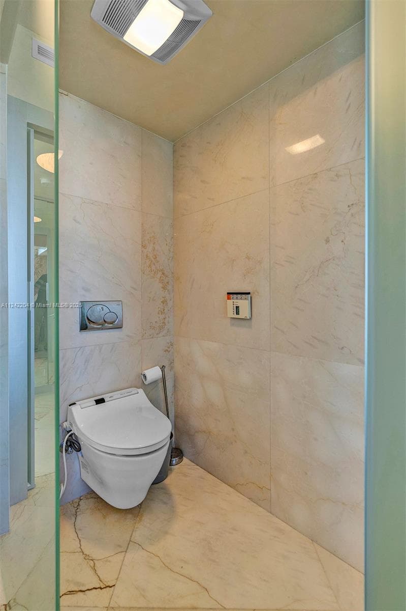 16699 Collins Ave 2508 photo 21