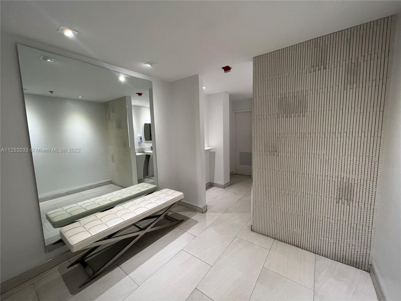 5161 COLLINS AV 309 photo 25