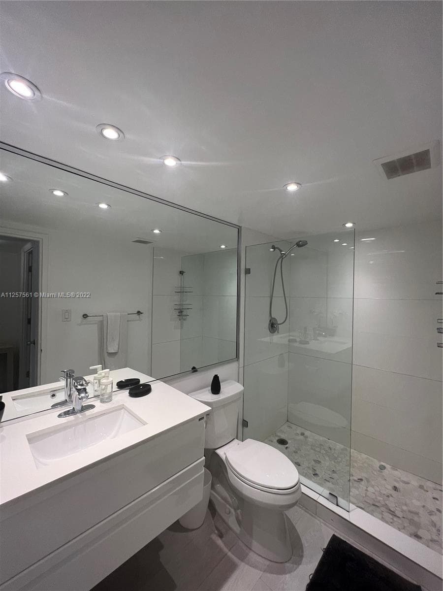 5151 Collins Ave 725 photo 9