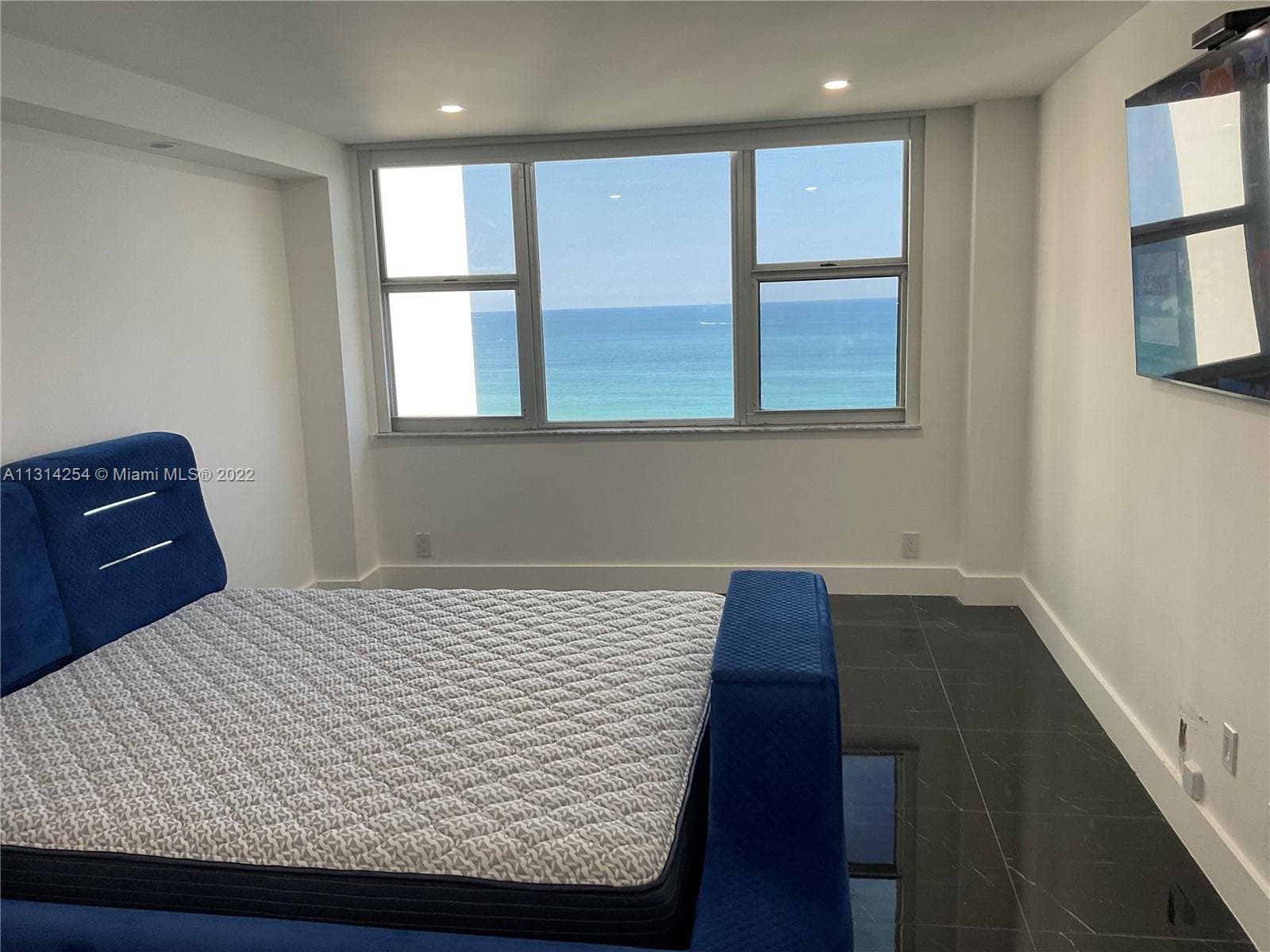 3180 Ocean Dr 1503 photo 13