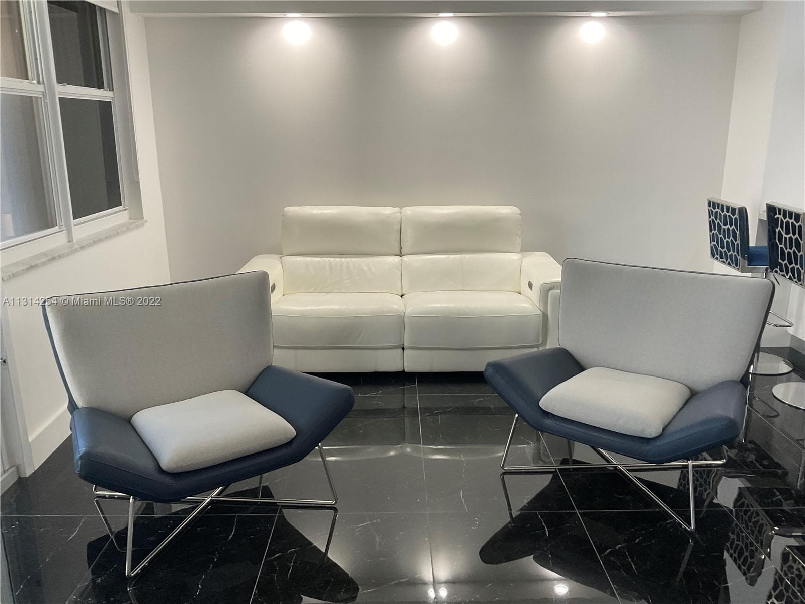 3180 Ocean Dr 1503 photo 8