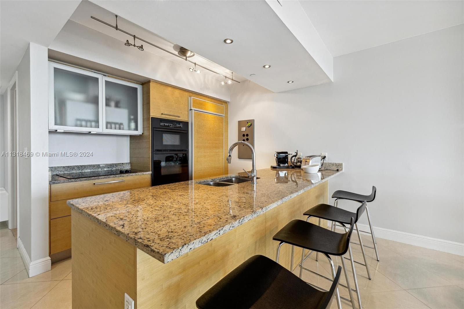 1830 Ocean Dr 5