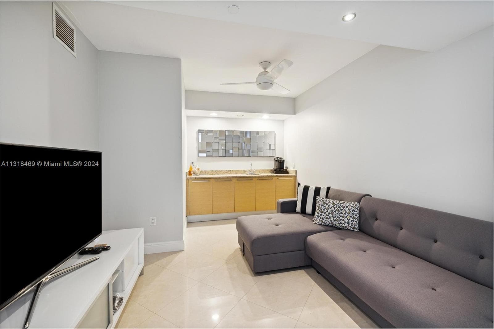 1830 Ocean Dr 2703 photo 21