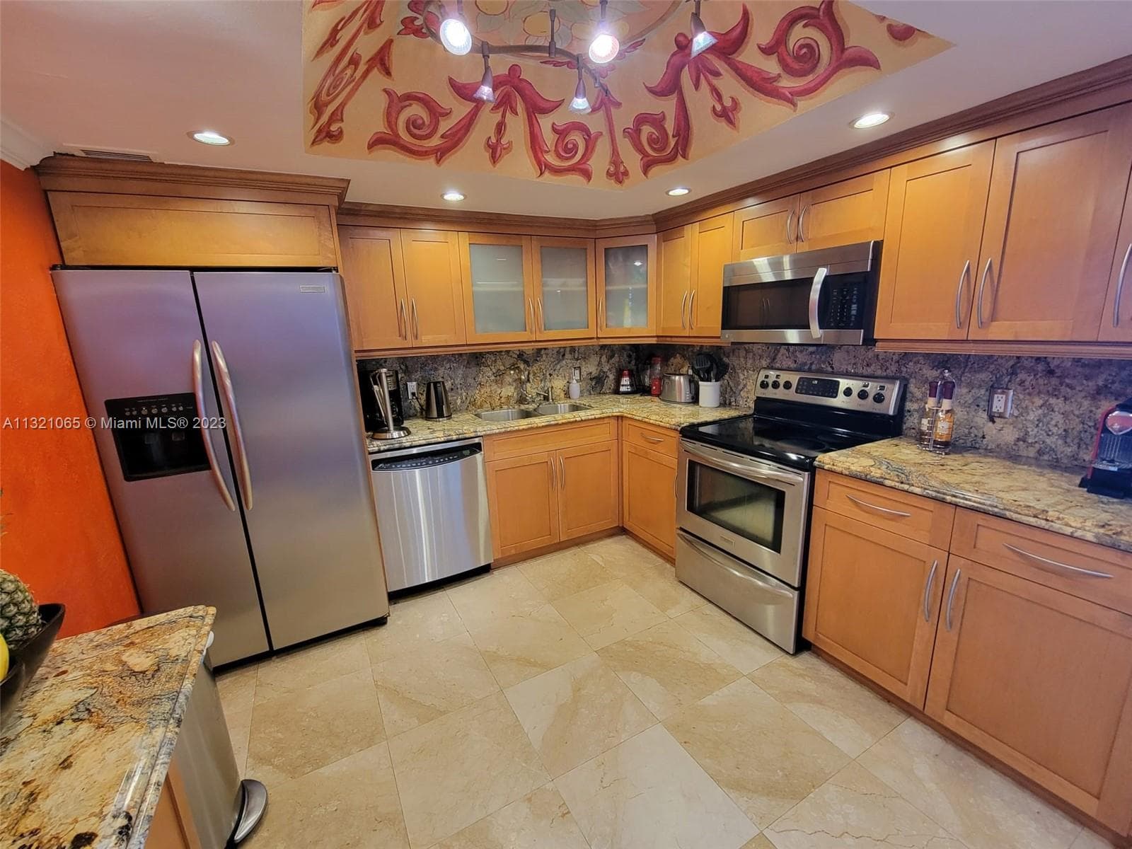 5151 Collins Ave 1036 photo 4