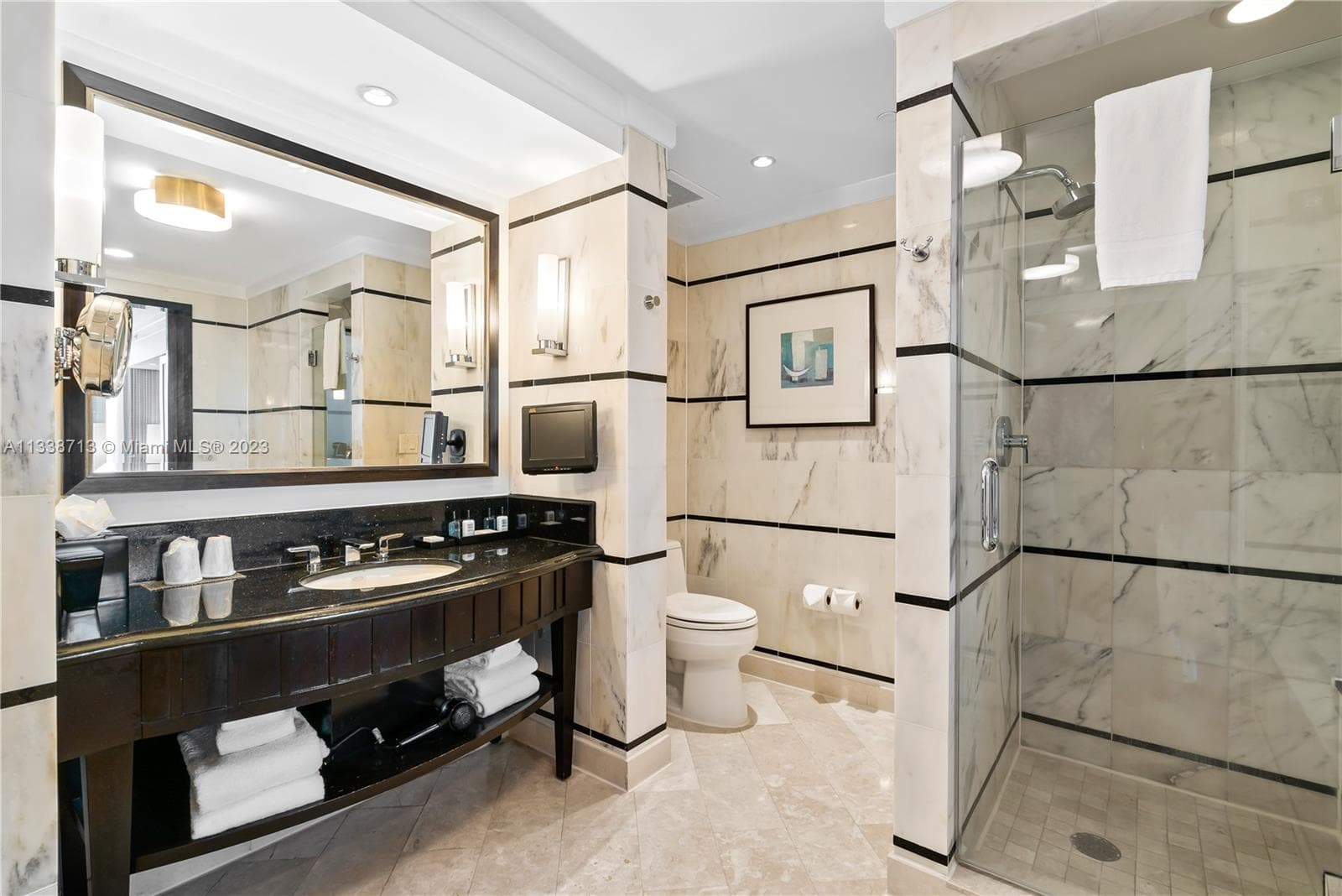 4391 Collins Ave 5