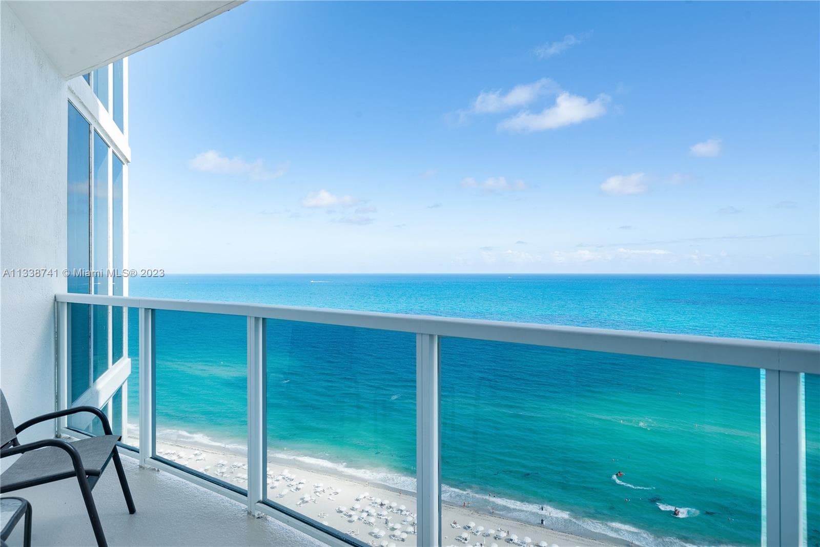 18001 Collins Ave 2009 photo 2