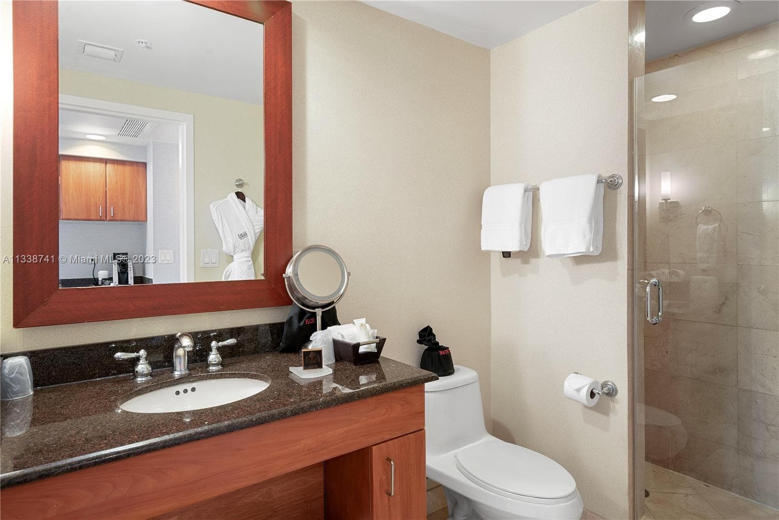 18001 Collins Ave 2009 photo 16