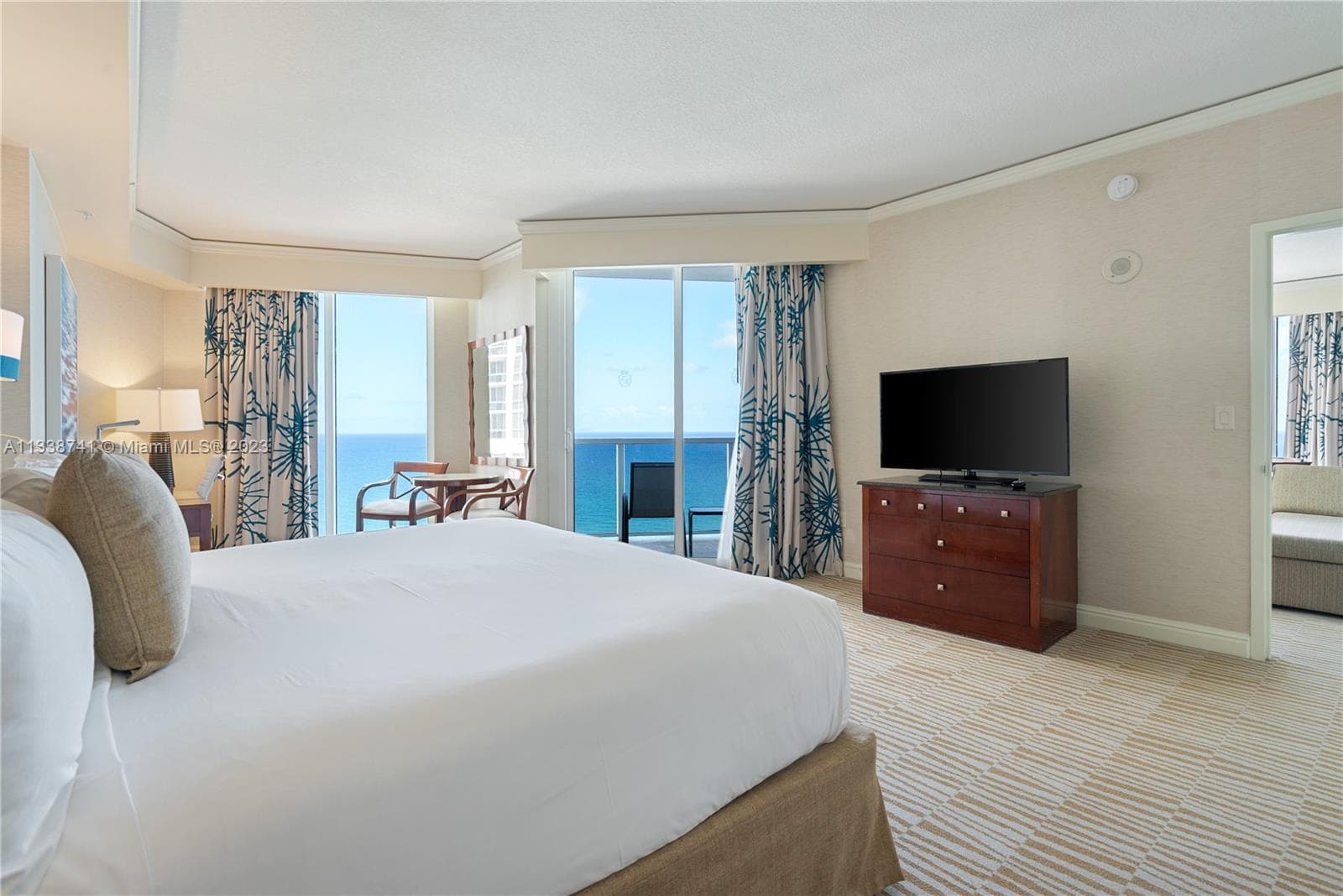 18001 Collins Ave 2009 photo 7