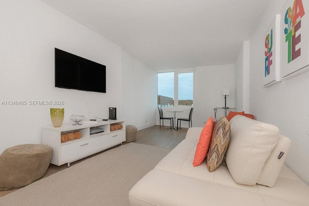 2301 Collins Ave 927 photo 5