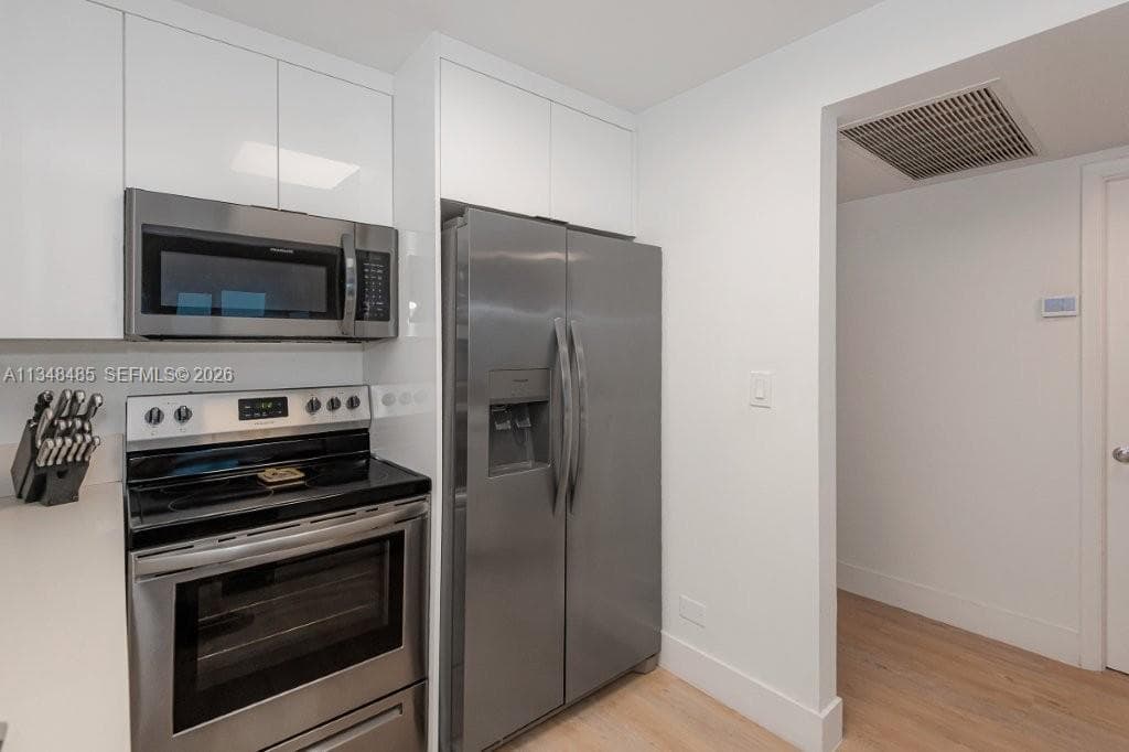 2301 Collins Ave 927 photo 24