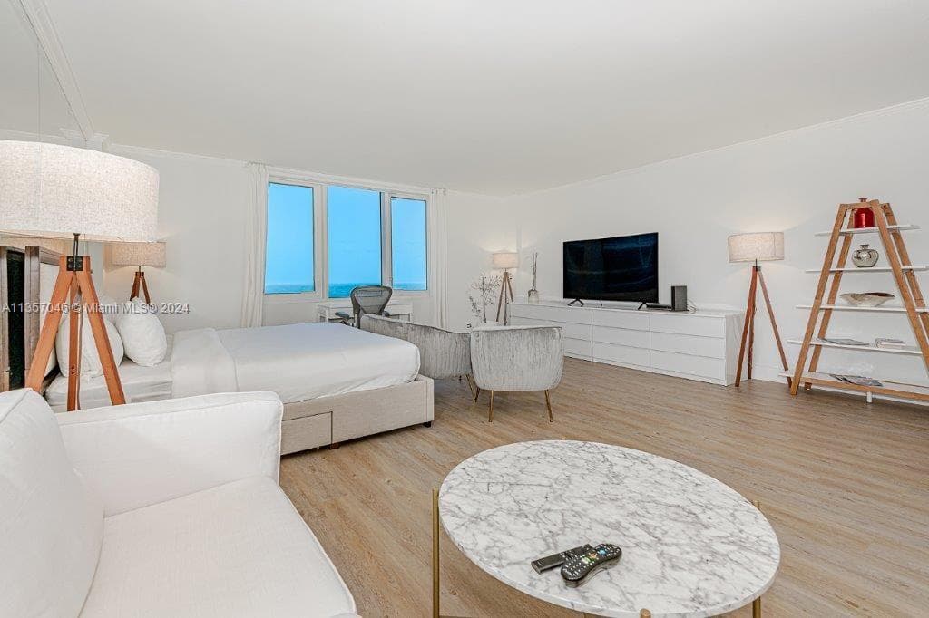 2301 Collins Ave 842 photo 6