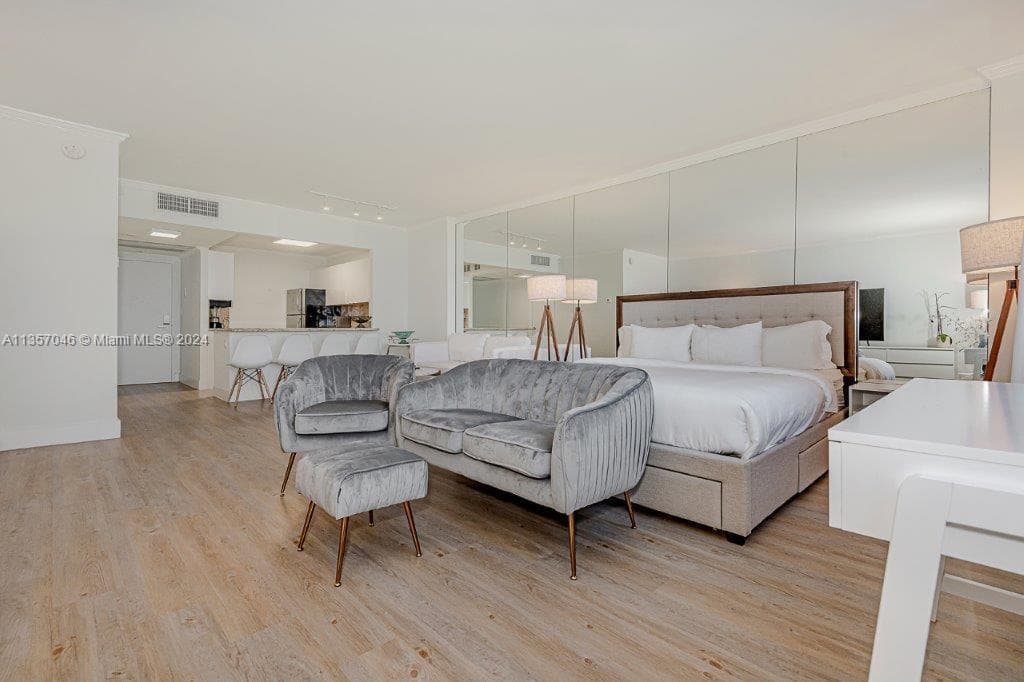 2301 Collins Ave 842 photo 9