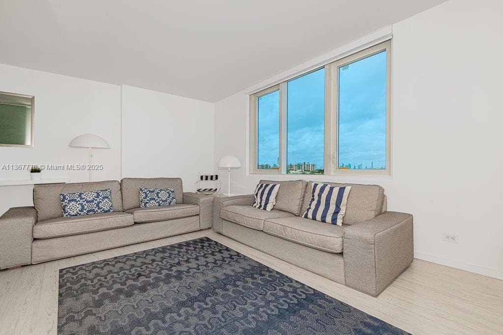 2301 Collins Ave 1032 photo 6