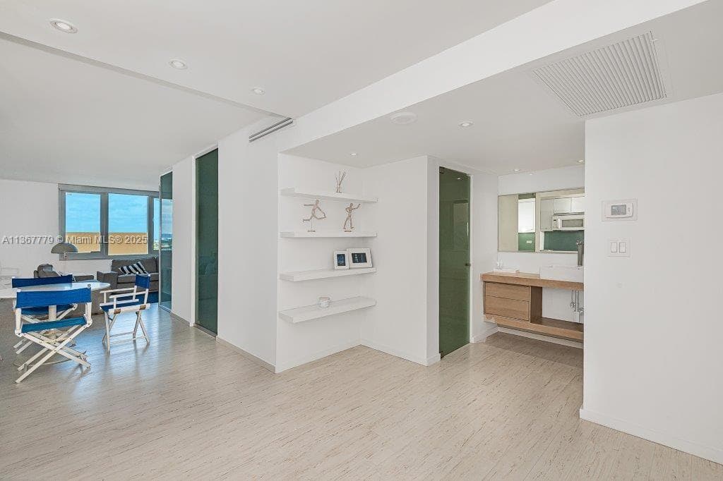 2301 Collins Ave 1032 photo 10