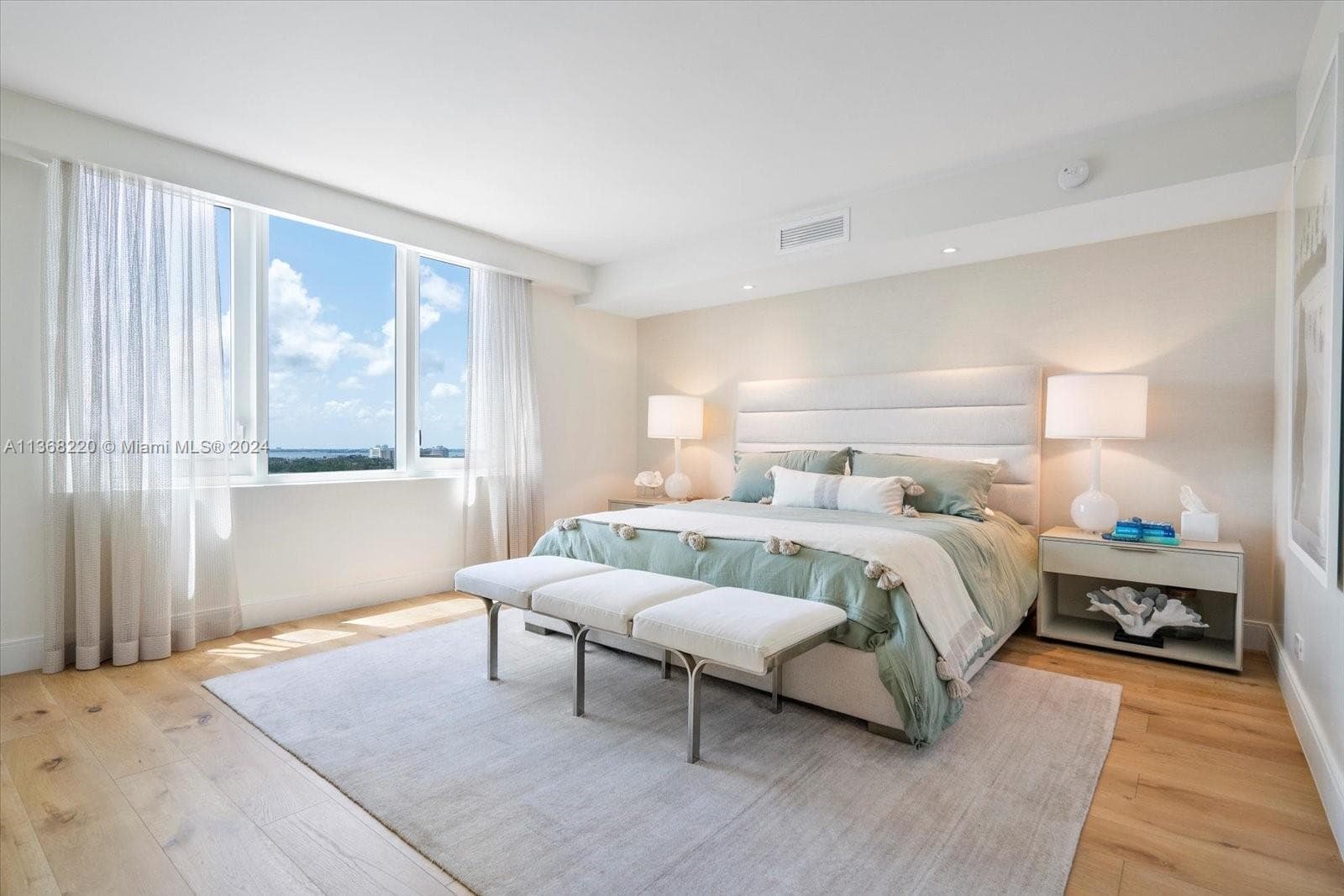 2301 Collins Ave 2