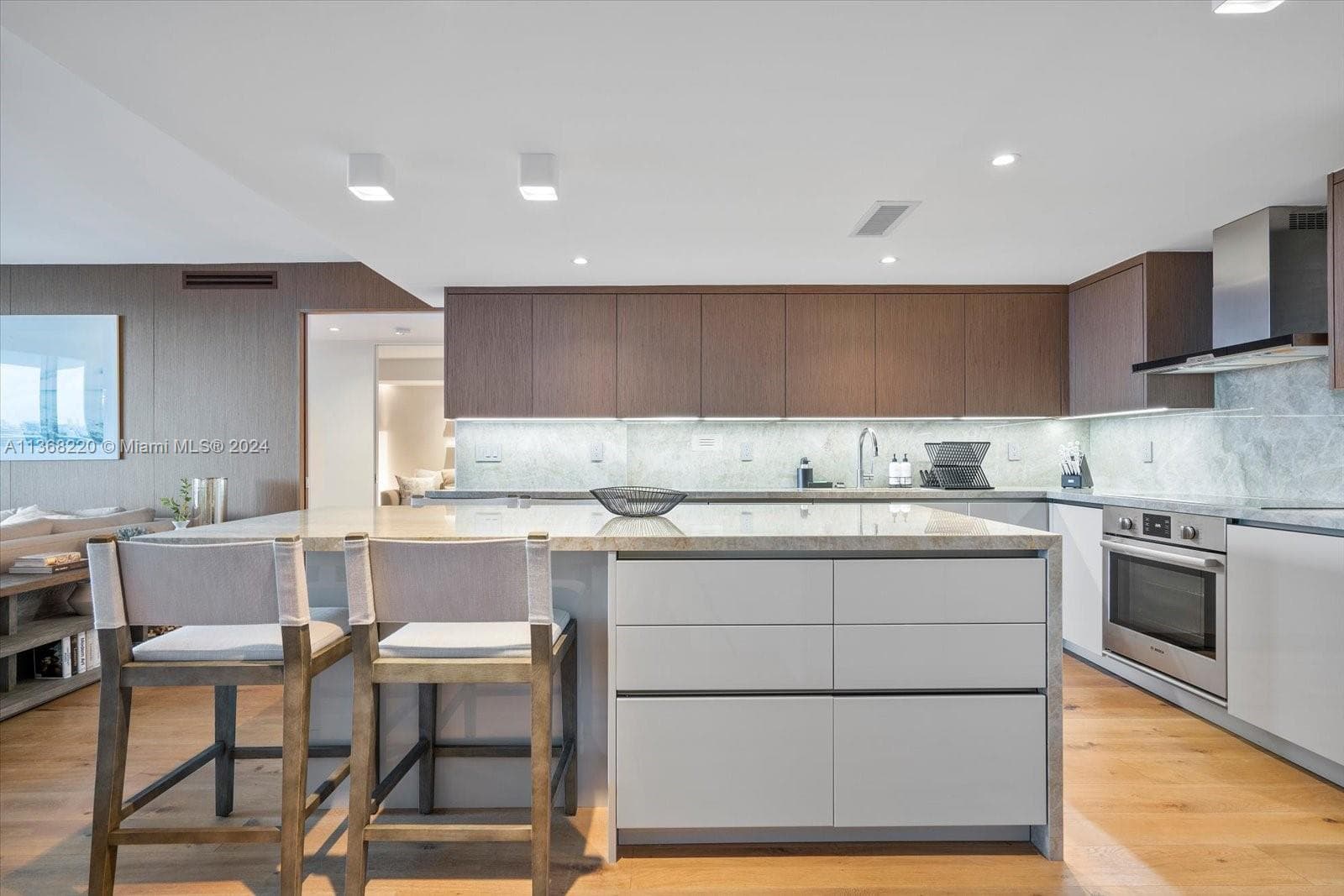 2301 Collins Ave 1536/1537 photo 13