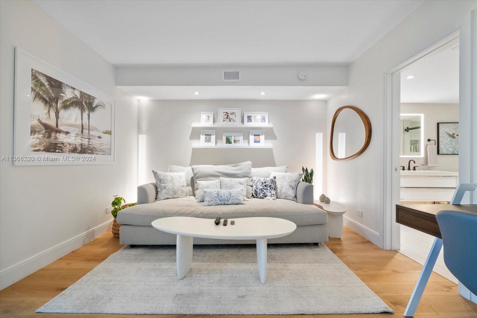 2301 Collins Ave 3