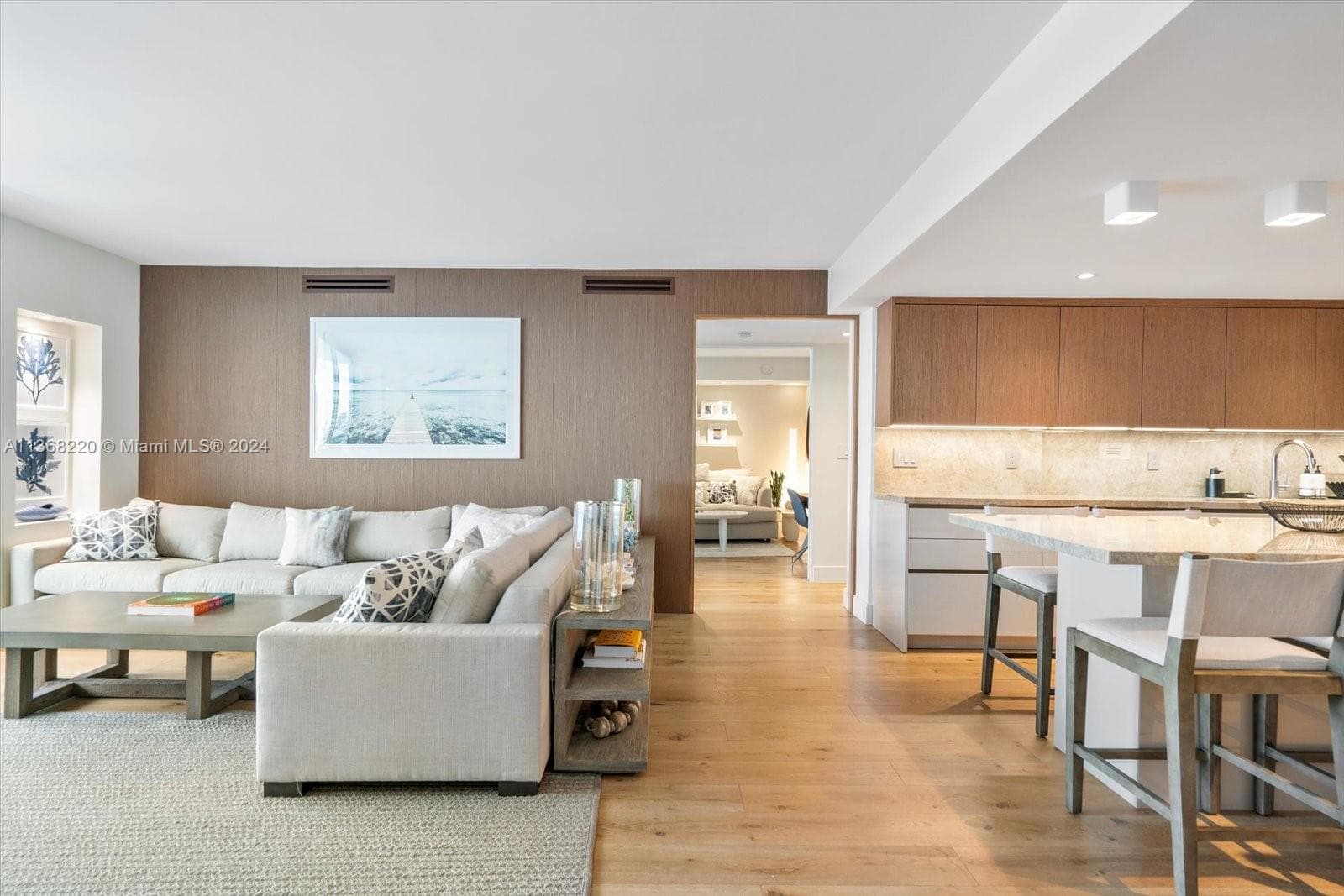 2301 Collins Ave 1