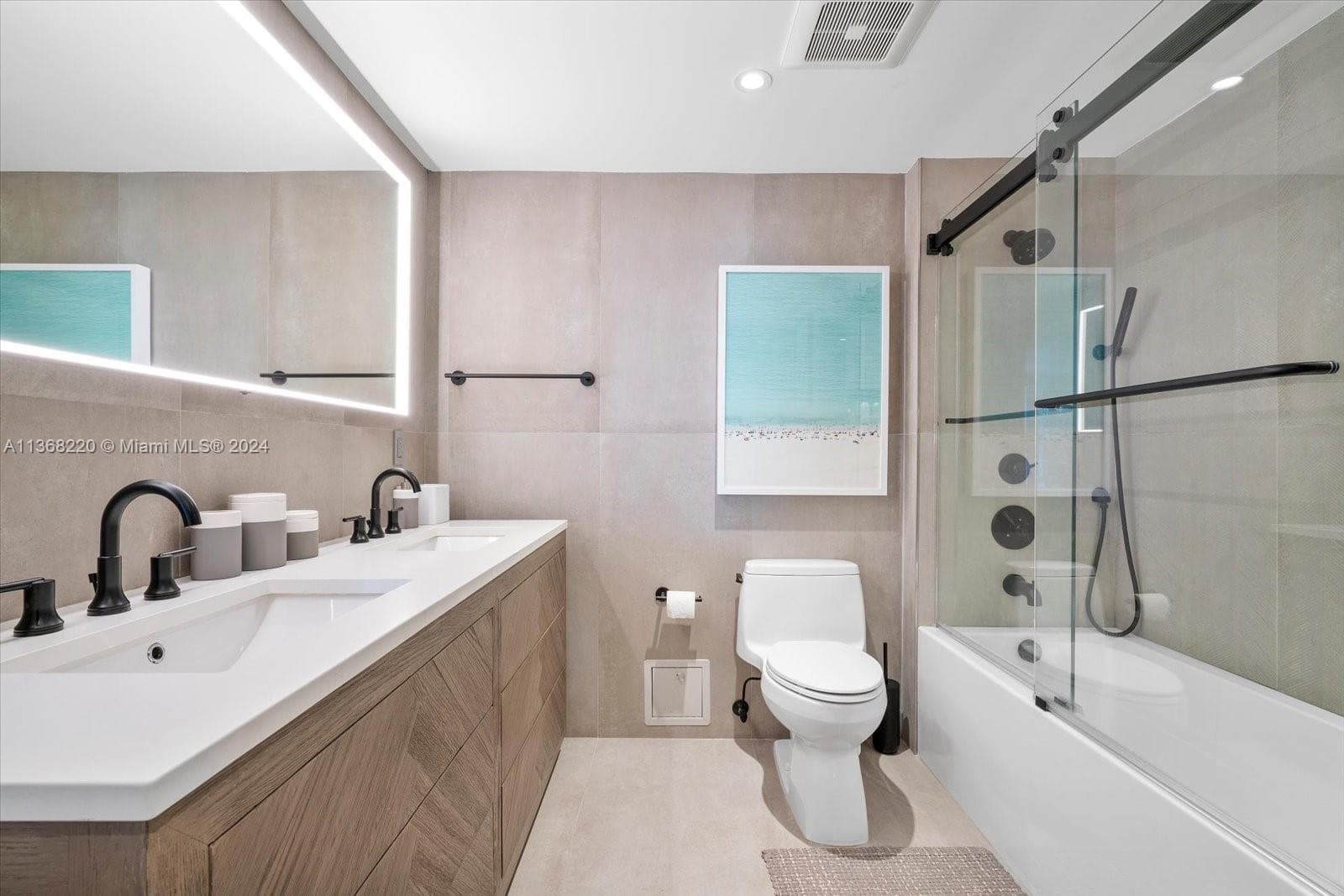 2301 Collins Ave 5