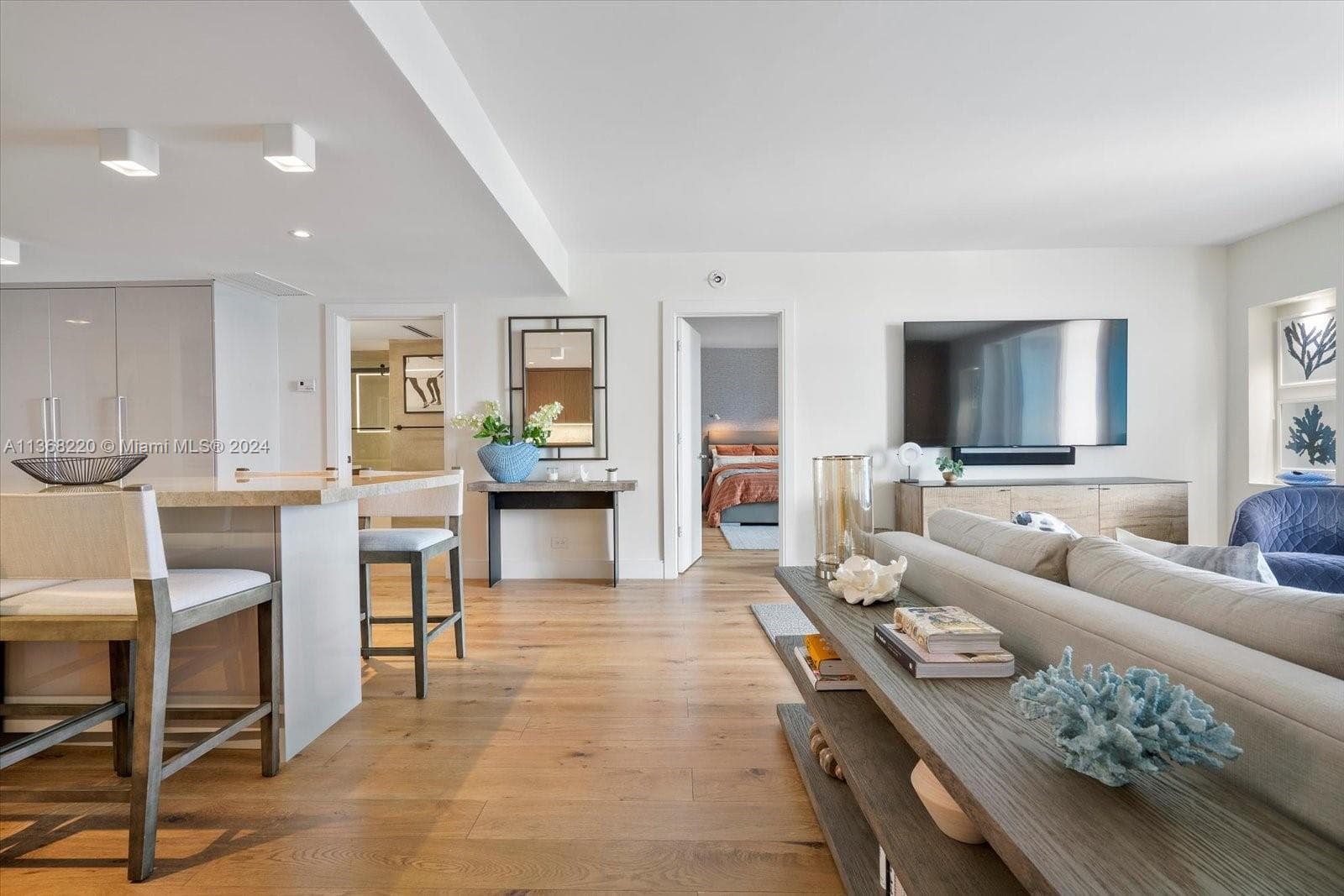 2301 Collins Ave 1536/1537 photo 9