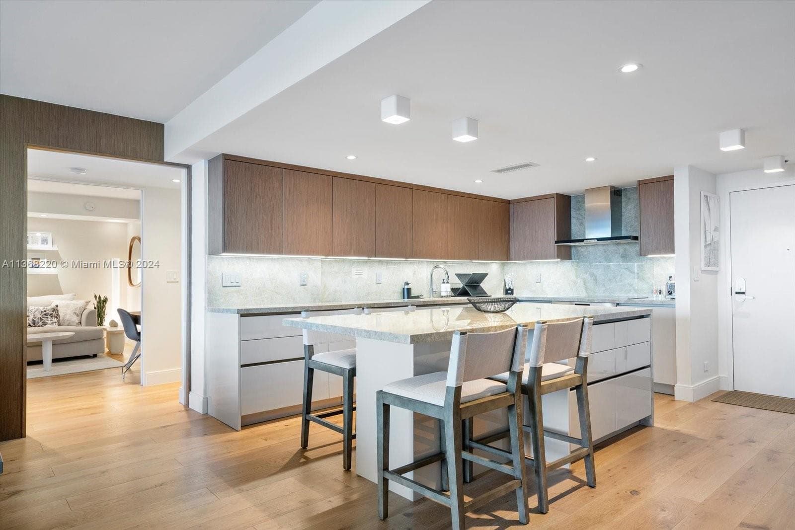 2301 Collins Ave 1536/1537 photo 8