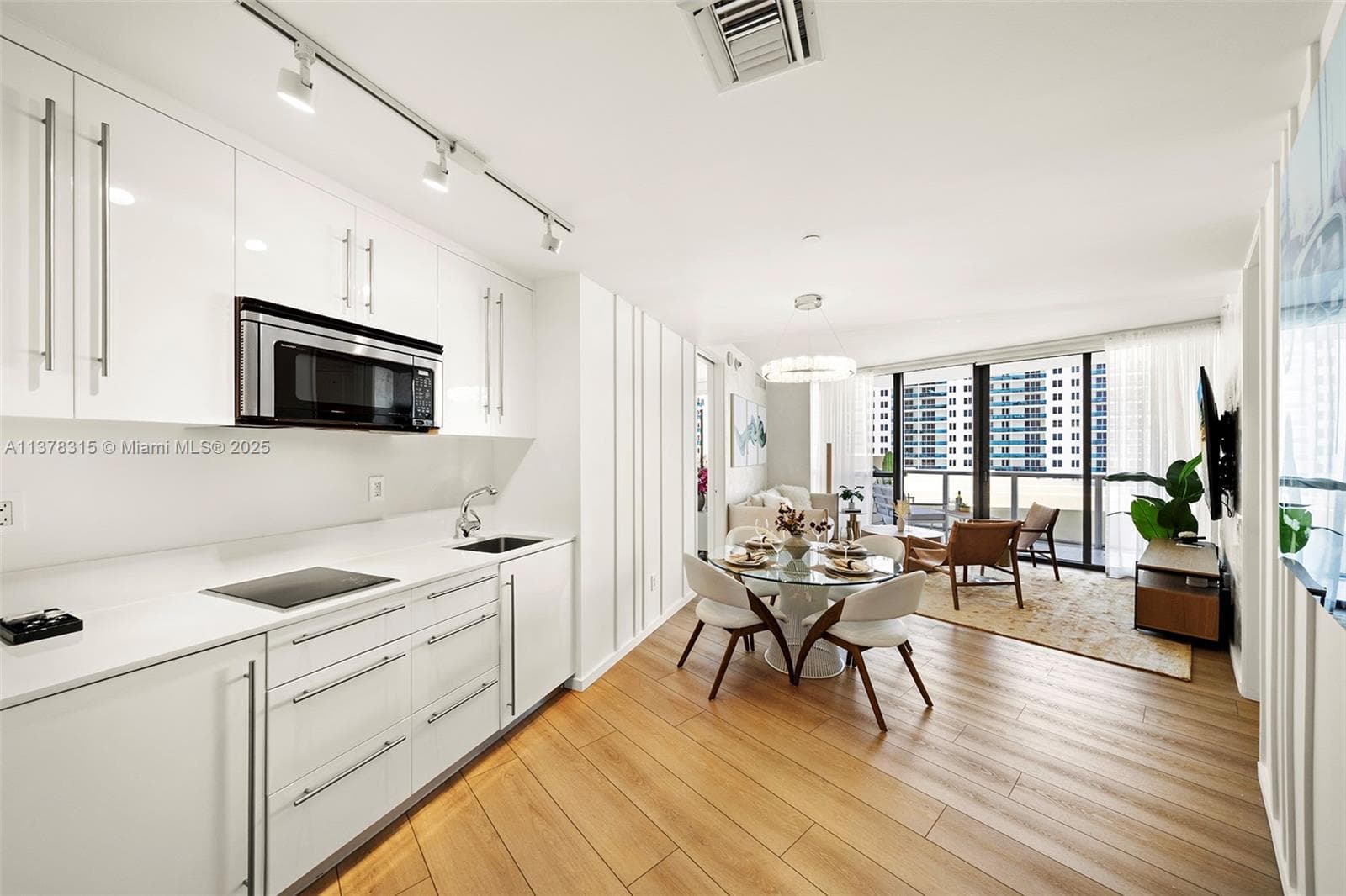 2201 Collins Ave 811 photo 8