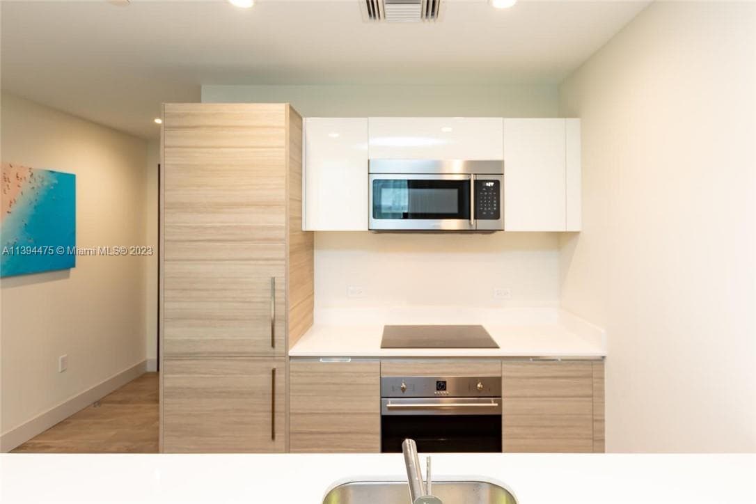 777 Ocean Dr S302 photo 8