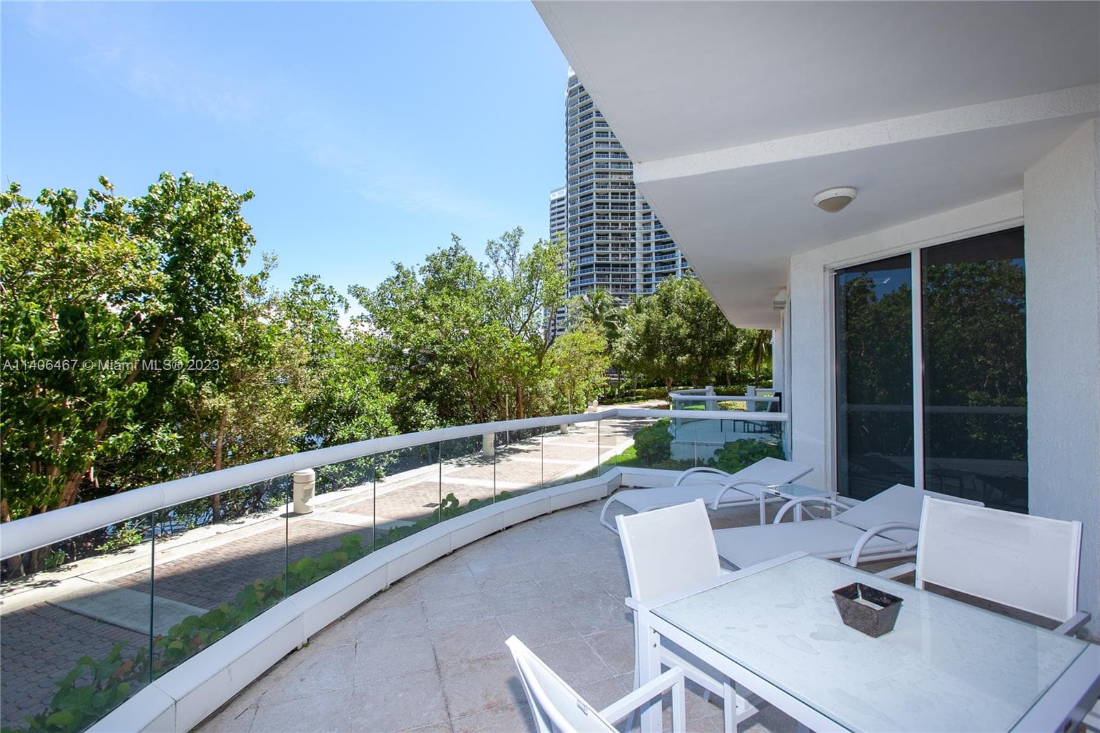 6000 Island Blvd 104 photo 16