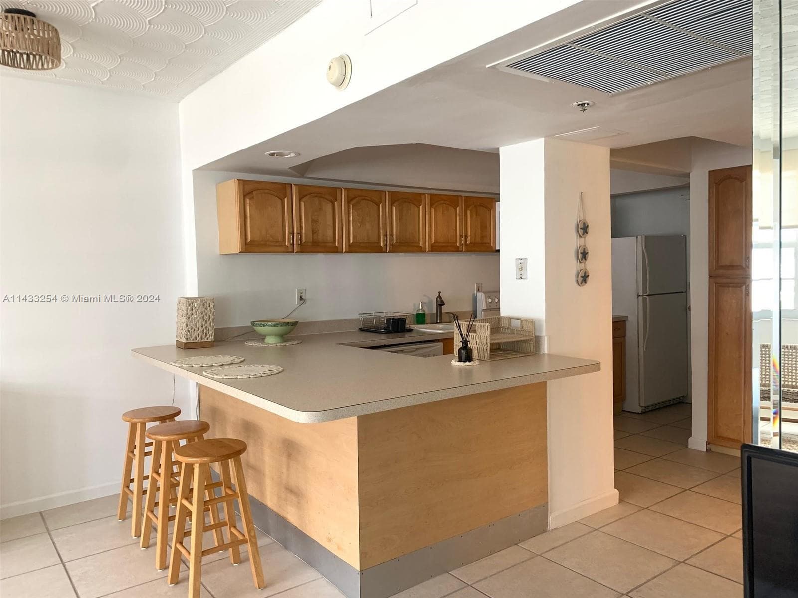 100 Lincoln Rd 1039 photo 9