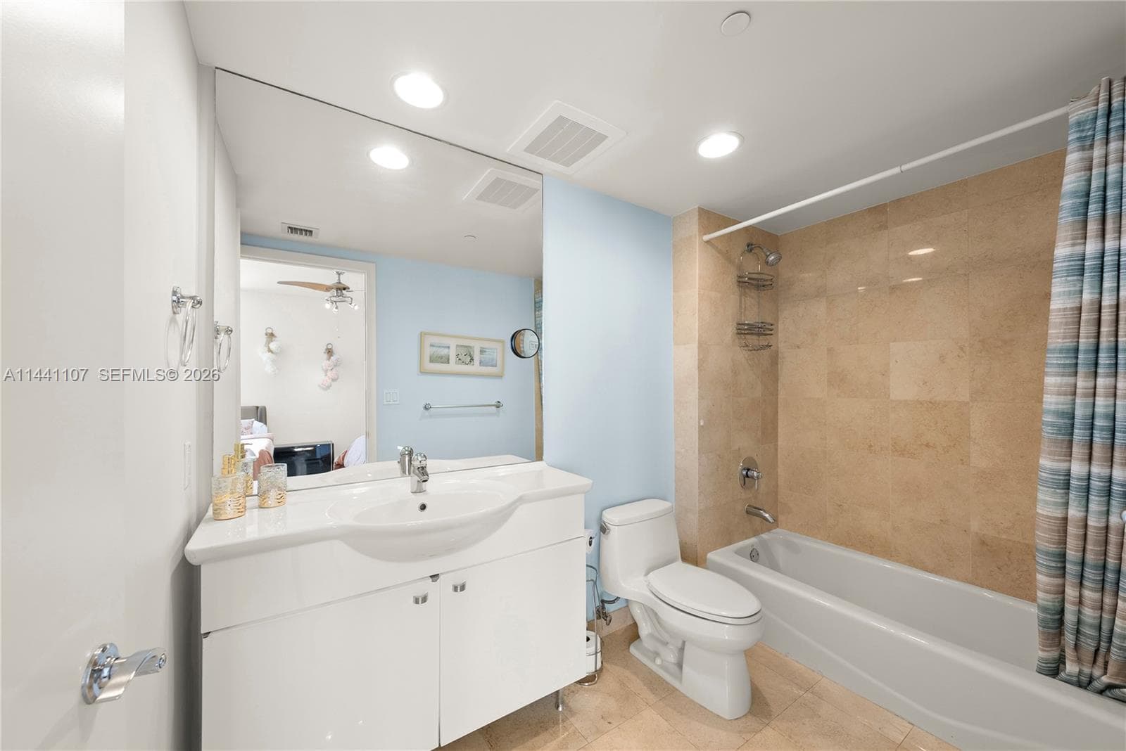 1850 Ocean Dr 3301 photo 22