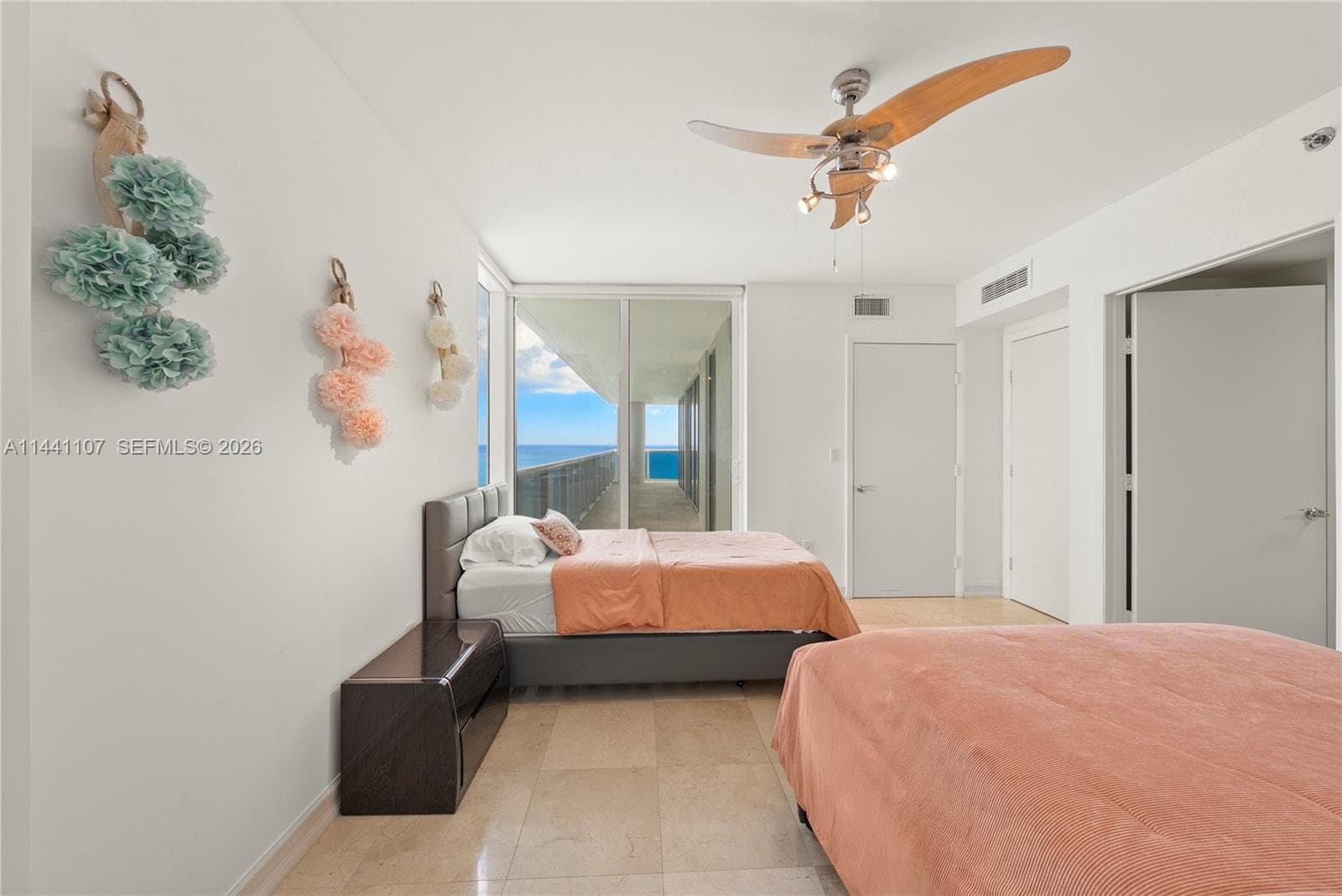 1850 Ocean Dr 3301 photo 21