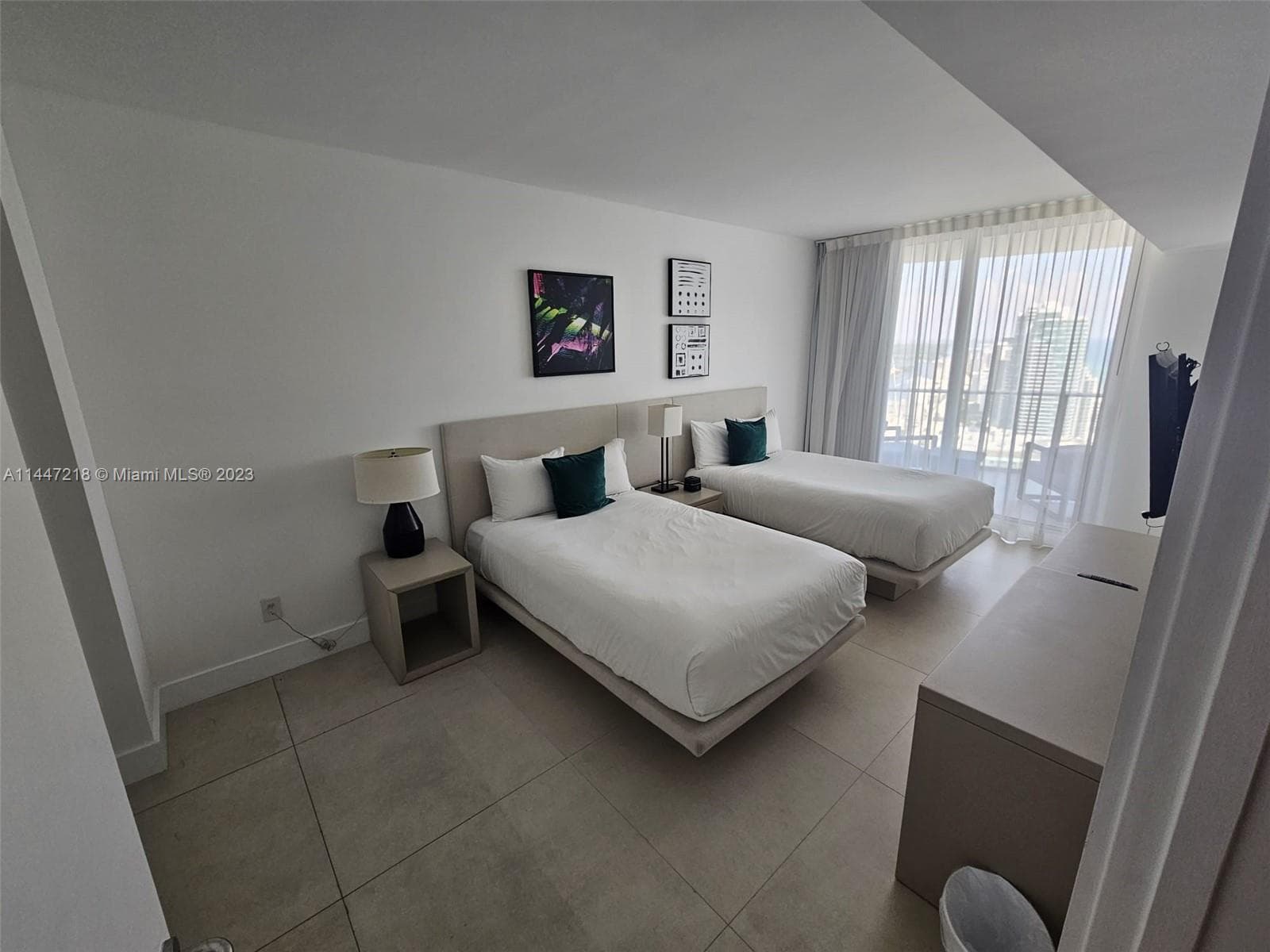 4111 Ocean Dr 3308 photo 17